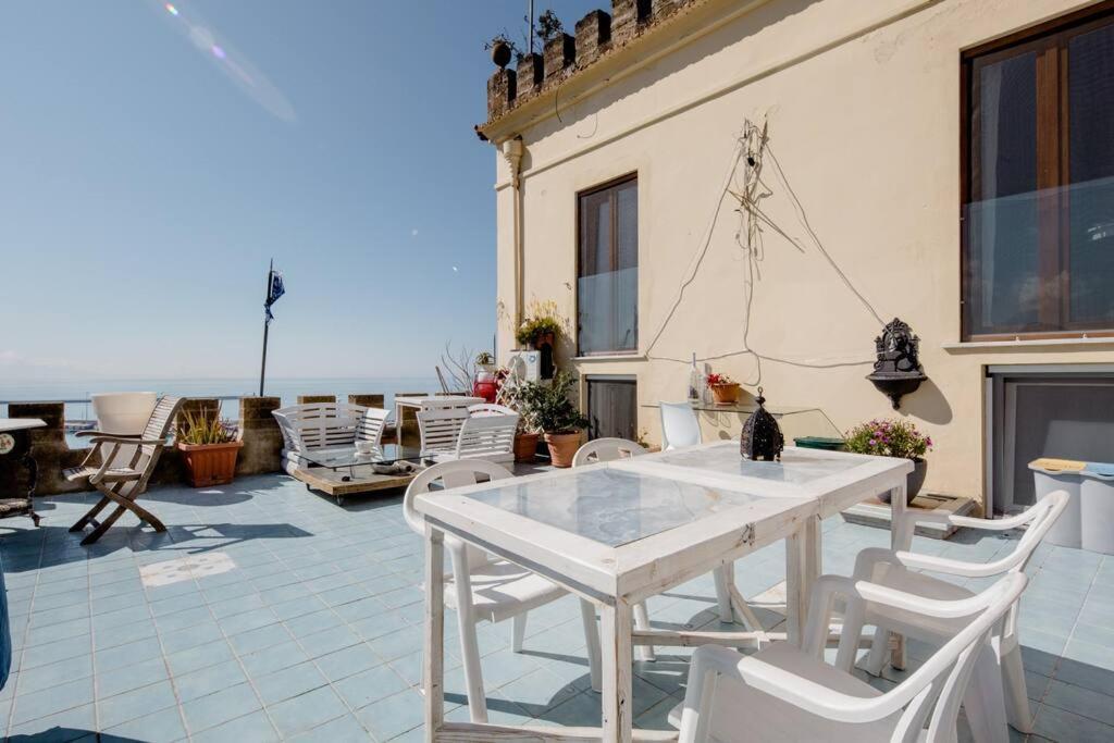 B&B Charming House Σαλέρνο Εξωτερικό φωτογραφία